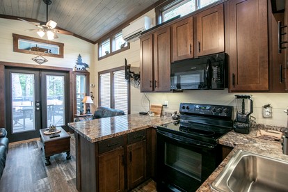 Stunning Cottage Nestled Amidst Trees with Fire Pit in Monteagle, Tennessee - Monteagle, Tennessee - glamping.directory