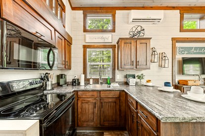 Stunning Cottage Nestled Amidst Trees with Fire Pit in Monteagle, Tennessee - Monteagle, Tennessee - glamping.directory