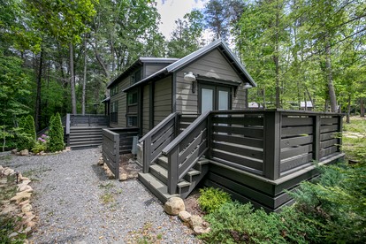 Stunning Cottage Nestled Amidst Trees with Fire Pit in Monteagle, Tennessee - glamping.directory