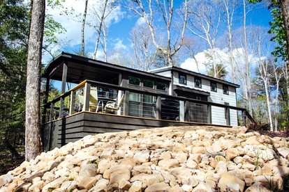 Stunning Cottage Nestled Amidst Trees with Fire Pit in Monteagle, Tennessee - Monteagle, Tennessee - glamping.directory