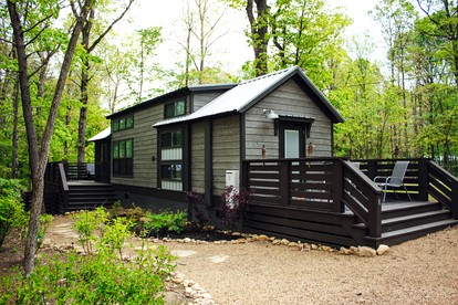 Stunning Cottage Nestled Amidst Trees with Fire Pit in Monteagle, Tennessee - Monteagle, Tennessee - glamping.directory