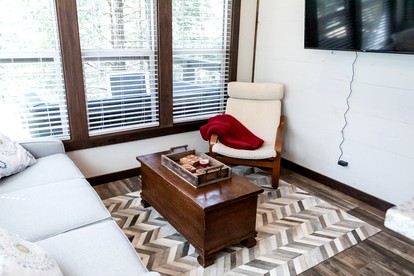 Stunning Cottage Nestled Amidst Trees with Fire Pit in Monteagle, Tennessee - Monteagle, Tennessee - glamping.directory