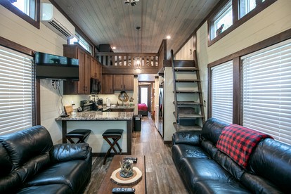Stunning Cottage Nestled Amidst Trees with Fire Pit in Monteagle, Tennessee - Monteagle, Tennessee - glamping.directory
