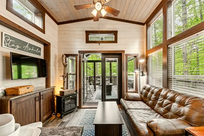 Stunning Cottage Nestled Amidst Trees with Fire Pit in Monteagle, Tennessee - Monteagle, Tennessee - glamping.directory