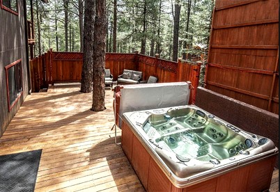Beautiful Pet Friendly Cabin with a Private Hot Tub Nestled in the Ponderosa Pines, Perfect for a Family Getaway to Flagstaff - Flagstaff, Arizona - glamping.directory