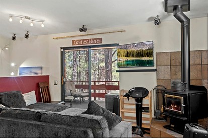 Beautiful Pet Friendly Cabin with a Private Hot Tub Nestled in the Ponderosa Pines, Perfect for a Family Getaway to Flagstaff - Flagstaff, Arizona - glamping.directory