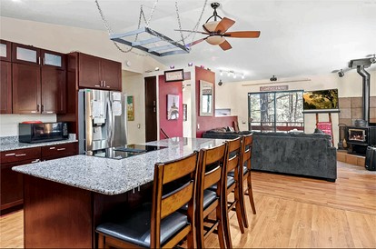 Beautiful Pet Friendly Cabin with a Private Hot Tub Nestled in the Ponderosa Pines, Perfect for a Family Getaway to Flagstaff - Flagstaff, Arizona - glamping.directory