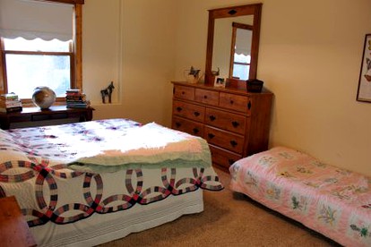 Family-Friendly Cabin with a Spacious Deck in Terry Peak, South Dakota - Lead, South Dakota - glamping.directory