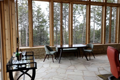 Romantic Cottage in Iowa with Stunning Views - Bellevue, Iowa - glamping.directory