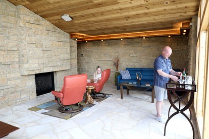 Romantic Cottage in Iowa with Stunning Views - Bellevue, Iowa - glamping.directory