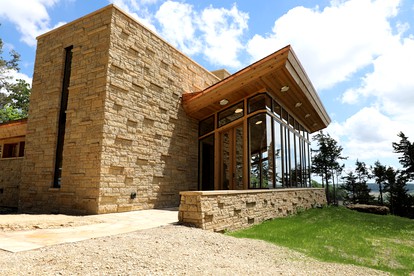 Romantic Cottage in Iowa with Stunning Views - glamping.directory
