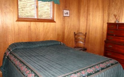 Family-Friendly Cottage Rental with Excellent Lake Views near Wautoma, Central Wisconsin - Wild Rose, Wisconsin - glamping.directory