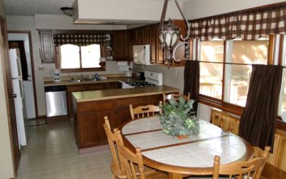 Family-Friendly Cottage Rental with Excellent Lake Views near Wautoma, Central Wisconsin - Wild Rose, Wisconsin - glamping.directory
