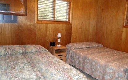 Family-Friendly Cottage Rental with Excellent Lake Views near Wautoma, Central Wisconsin - Wild Rose, Wisconsin - glamping.directory