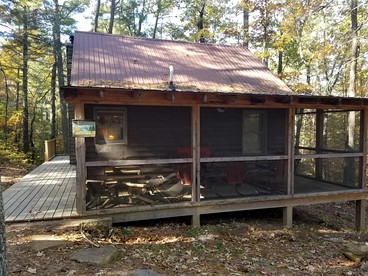 Rustic, Pet Friendly Cabin in Lakemont, Georgia, near Tallulah Gorge State Park - glamping.directory