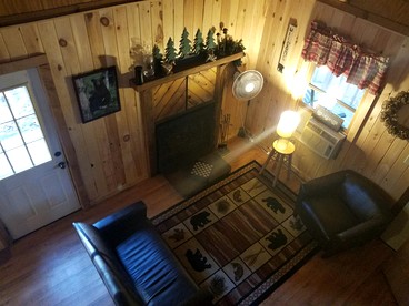 Rustic, Pet Friendly Cabin in Lakemont, Georgia, near Tallulah Gorge State Park - Lakemont, Georgia - glamping.directory