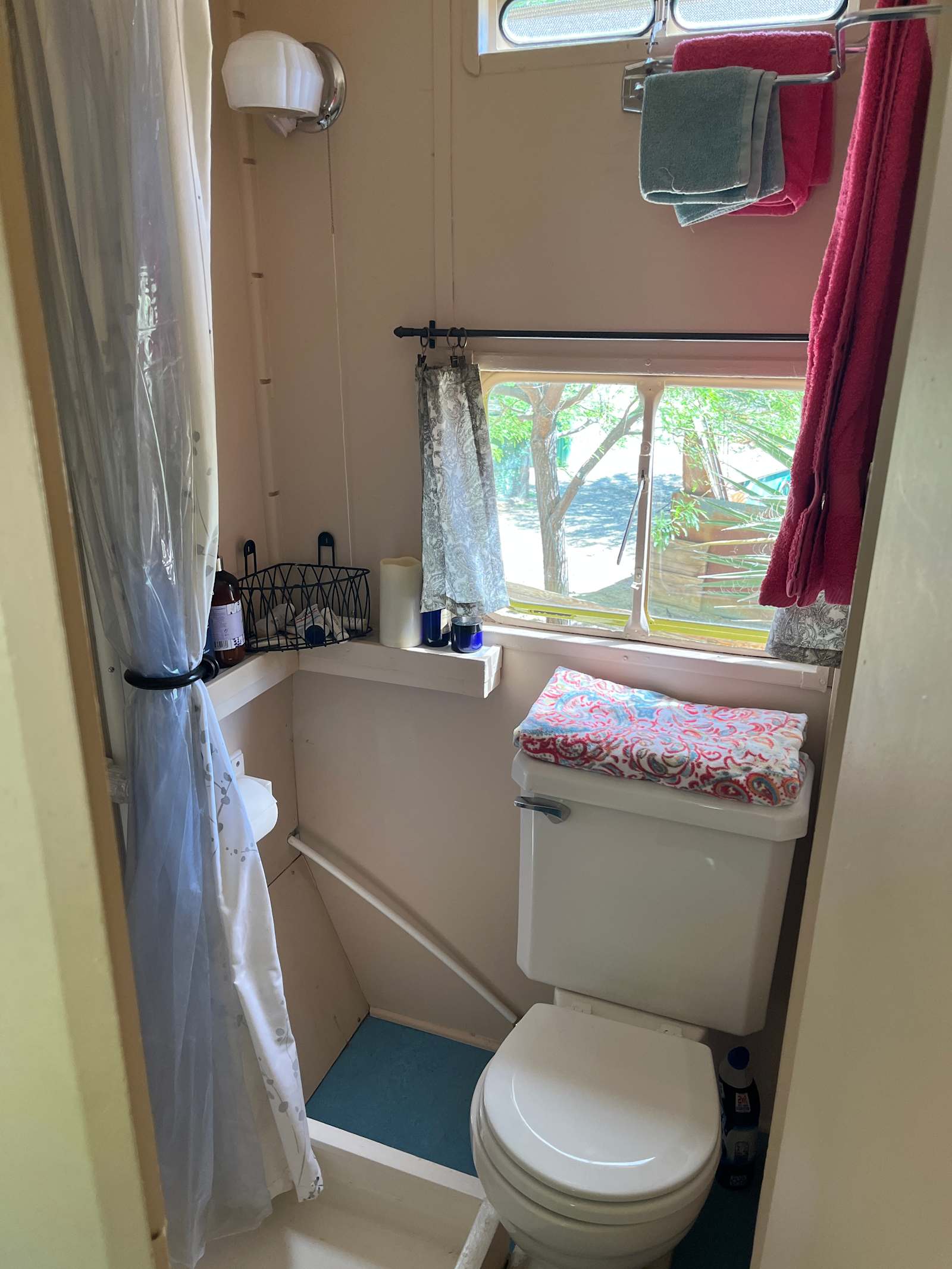 Casa Cobalt Desert Trailer - Yucca Valley, California - glamping.directory