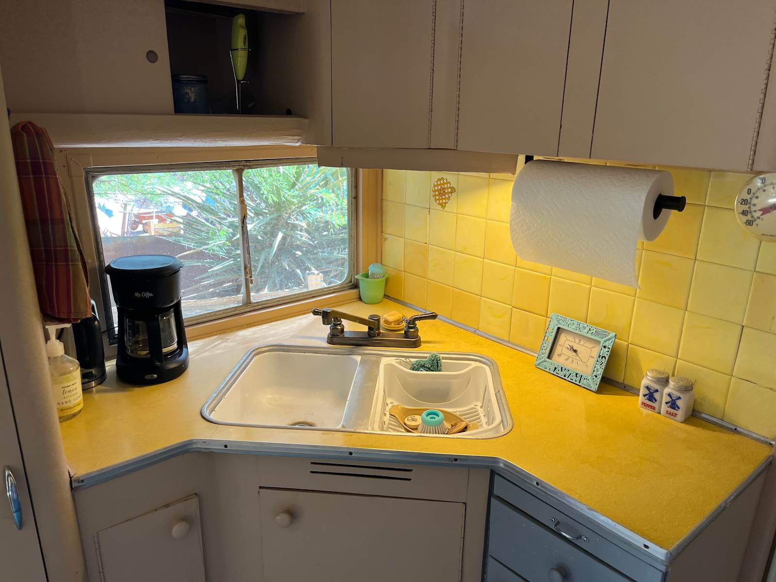 Casa Cobalt Desert Trailer - Yucca Valley, California - glamping.directory