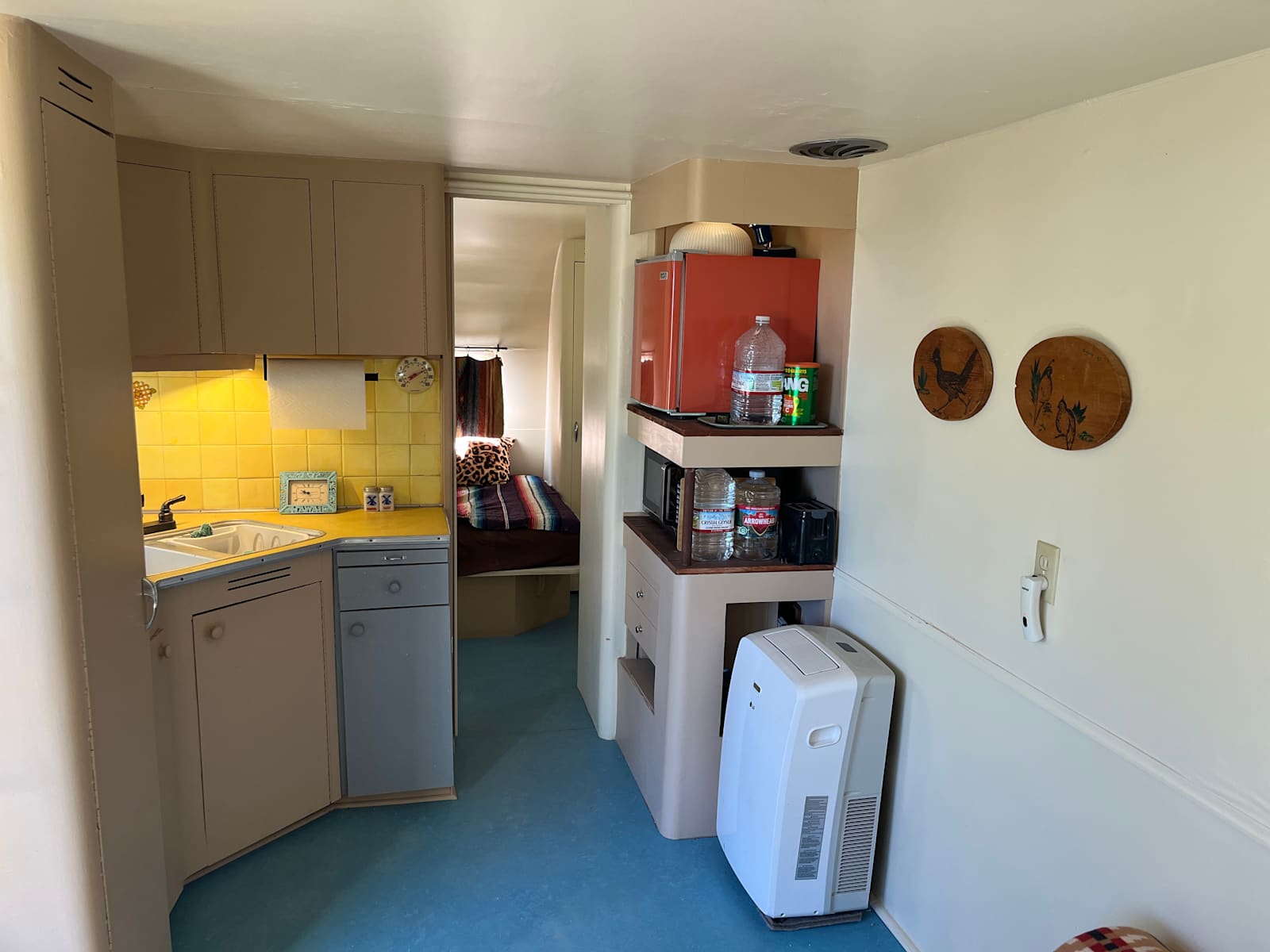 Casa Cobalt Desert Trailer - Yucca Valley, California - glamping.directory