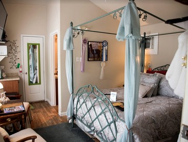 Cozy Cottage with a Shared Hot Tub near Fort Worth, Texas - Denton, Texas - glamping.directory
