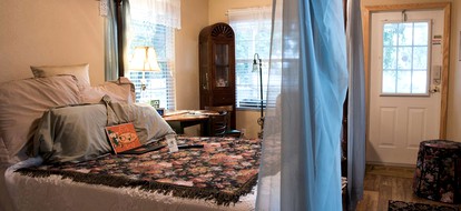 Cozy Cottage with a Shared Hot Tub near Fort Worth, Texas - Denton, Texas - glamping.directory