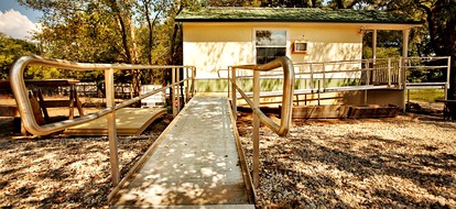 Cozy Cottage with a Shared Hot Tub near Fort Worth, Texas - Denton, Texas - glamping.directory