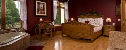 Romantic Accommodation in a Charming Inn Located in Sauk County, Wisconsin - Baraboo, Wisconsin - glamping.directory