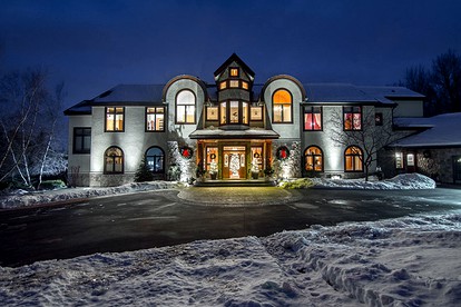 Romantic Accommodation in a Charming Inn Located in Sauk County, Wisconsin - glamping.directory