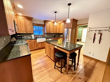 Beautiful Cottage with Hot-tub in Winhall, Vermont - Winhall, Vermont - glamping.directory