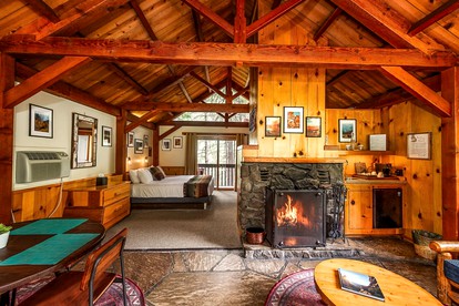Secluded Cabin Rental for Group Vacation in Oak Creek Canyon - Sedona, Arizona - glamping.directory