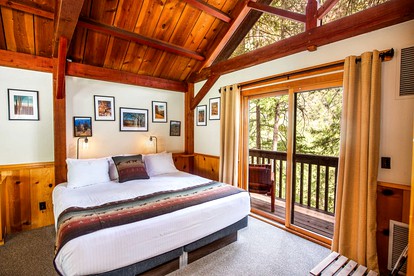 Secluded Cabin Rental for Group Vacation in Oak Creek Canyon - Sedona, Arizona - glamping.directory