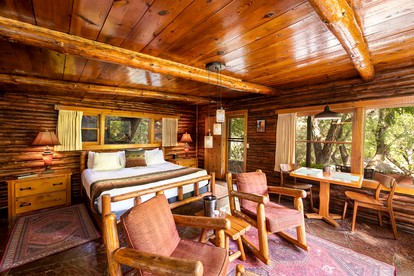 Secluded Cabin Rental for Group Vacation in Oak Creek Canyon - Sedona, Arizona - glamping.directory