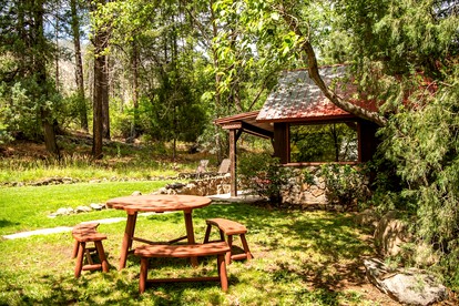 Secluded Cabin Rental for Group Vacation in Oak Creek Canyon - Sedona, Arizona - glamping.directory