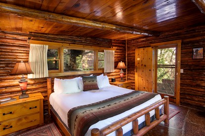 Secluded Cabin Rental for Group Vacation in Oak Creek Canyon - Sedona, Arizona - glamping.directory
