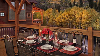 Stately Cabin for a Group Getaway to Steamboat Ski Resort in Colorado - Steamboat Springs, Colorado - glamping.directory