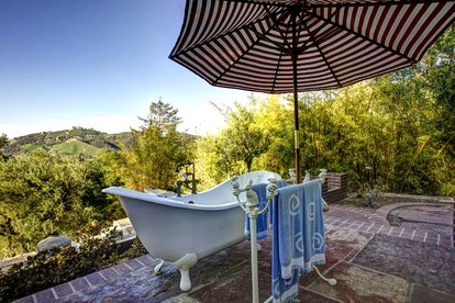 One-of-a-Kind, Upscale Villa with Private Freshwater Pool & Hot Tub in Malibu, California - Malibu, California - glamping.directory