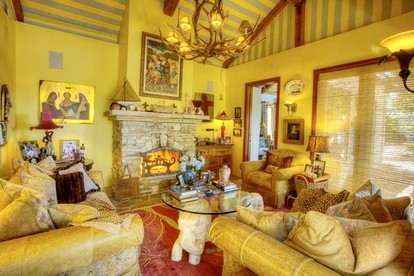 One-of-a-Kind, Upscale Villa with Private Freshwater Pool & Hot Tub in Malibu, California - Malibu, California - glamping.directory