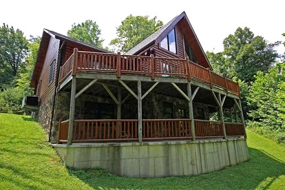 Group Spacious Cabin with Hot-Tub and Picnic Areas in Ohio - glamping.directory