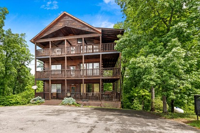 Glamping Adventures for the Whole Family in this Wonderful Cabin Rental in Sevierville, Tennessee - glamping.directory