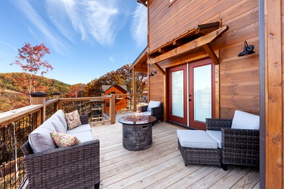 Sevierville Splendor: Luxurious Cabin Getaway Offering Breathtaking Views and Unparalleled Amenities - Sevierville, Tennessee - glamping.directory