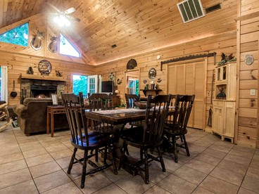 Family-Friendly Log Cabin with a Pool and Playground near the Ozarks, Missouri - Ridgedale, Missouri - glamping.directory