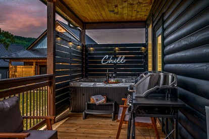 Cozy Mountain Cabin with Private Hot Tub Near Dollywood in Pigeon Forge, TN - Pigeon Forge, Tennessee - glamping.directory