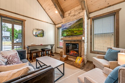Cozy Mountain Cabin with Private Hot Tub Near Dollywood in Pigeon Forge, TN - Pigeon Forge, Tennessee - glamping.directory