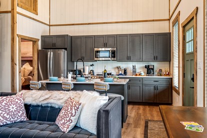 Cozy Mountain Cabin with Private Hot Tub Near Dollywood in Pigeon Forge, TN - Pigeon Forge, Tennessee - glamping.directory
