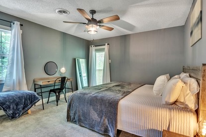 Pet-Friendly Cabin with Foosball Table Ideal for Small Families in Sevierville, Tennessee - Sevierville, Tennessee - glamping.directory