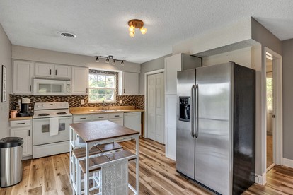Pet-Friendly Cabin with Foosball Table Ideal for Small Families in Sevierville, Tennessee - Sevierville, Tennessee - glamping.directory
