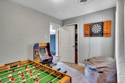 Pet-Friendly Cabin with Foosball Table Ideal for Small Families in Sevierville, Tennessee - Sevierville, Tennessee - glamping.directory