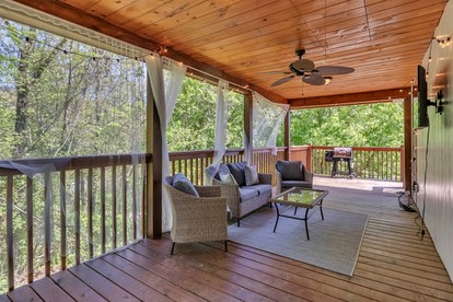 Pet-Friendly Cabin with Foosball Table Ideal for Small Families in Sevierville, Tennessee - Sevierville, Tennessee - glamping.directory