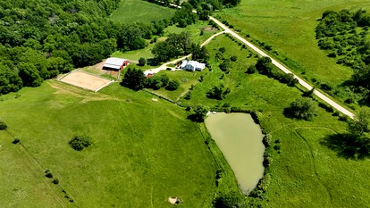 Peaceful and Serene Farmstead Retreat with Horseback Riding in Stockton, Illinois, Perfect for a Family Getaway - Stockton, Illinois - glamping.directory