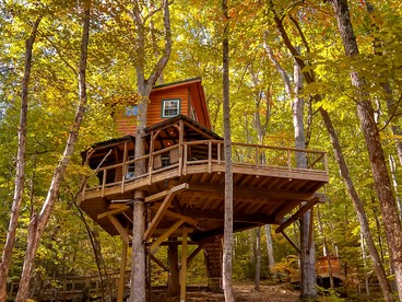 Secluded Treetop Oasis, Original Treehouse in Tennessee - Copperhill, Tennessee - glamping.directory